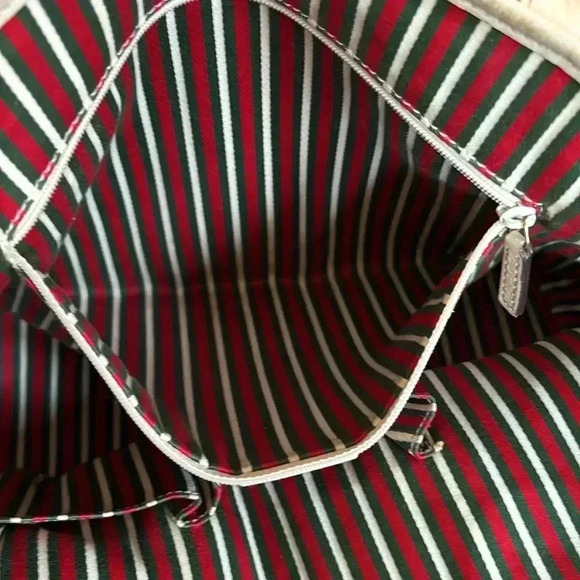 Gucci GG Canvas Britt Tote - Picture 11 of 14